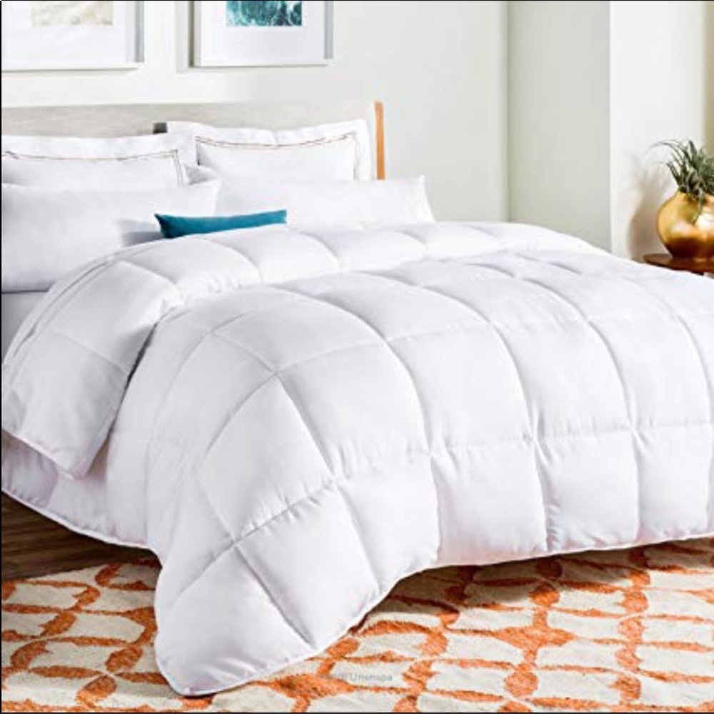 ✨KING SIZE RESTOCK✨Down Alternative Comforter - Picture 2 of 5
